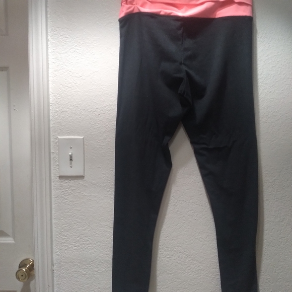PINK VICTORIA'S SECRET NWOT YOGA PANTS LEGGINGS SIZE L - Picture 3 of 3